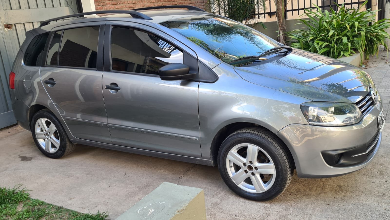 VW Suran Confortline 2010