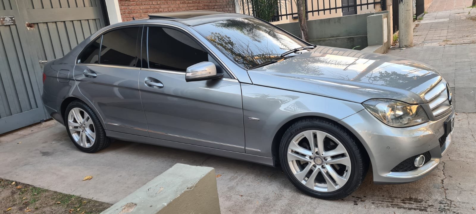 Mercedes Benz
C 200 2011