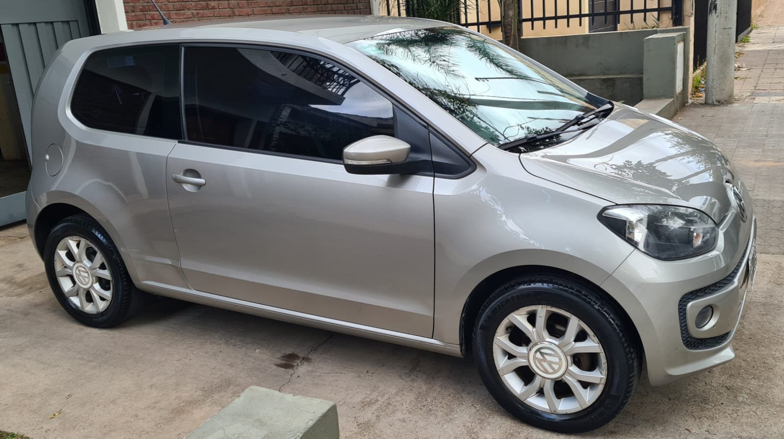 VW Up Highline 2015